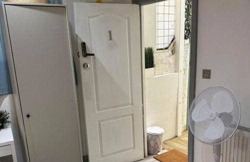 Studio Sleeps 3 - Outdoor Space - Pet Friendly - Foto 5