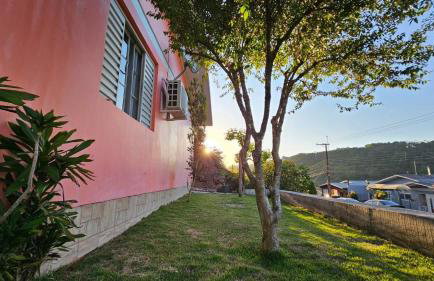 Casa Confortável com Fogão a Lenha e Churrasqueira - Foto 2