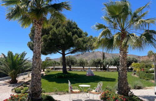 Villa Loretta with pool, jacuzzi and garden - Photo 30