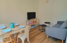 Plein cœur centre historique de Charlieu avec parking et garage vélo moto - Foto 9