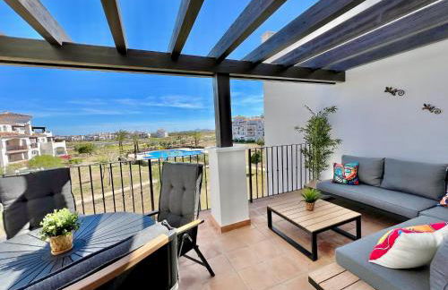 Stunning apartment with a beautiful pool/lake view - Foto 13