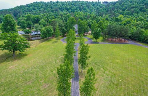 Spacious Getaway By Wolf Pen Gap 15 Acres and Pool! - Foto 43