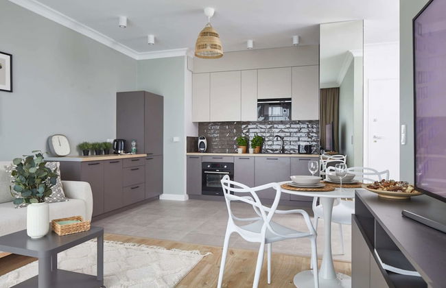 Metro Imielin 8th Floor Apartment - Photo 5