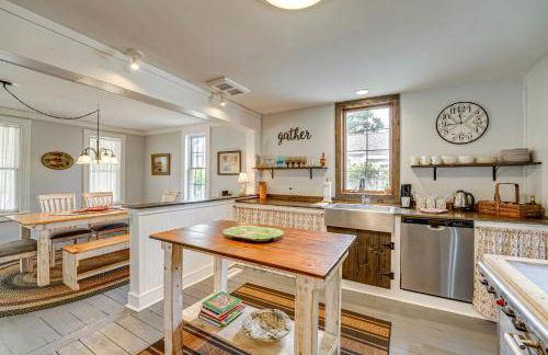 Spacious Vintage Gem with Sunroom in Manistee! - Foto 15