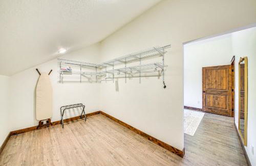 Mountain Views and Fireplace Bonners Ferry Escape! - Foto 12