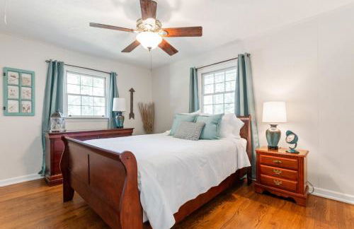 Fully Fenced Rustic Home Minutes From Truist Park - Foto 16