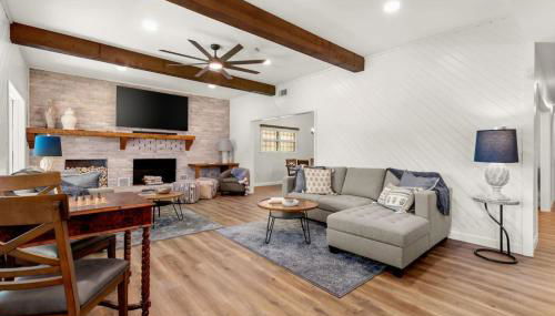 5BR 3.5BA Waterfront Boat, Dock and Kayaks, Lake McQueeney by Austin Vacay - Foto 4