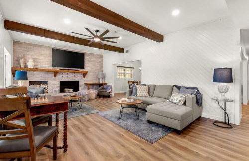 5BR 3.5BA Waterfront Boat, Dock and Kayaks, Lake McQueeney by Austin Vacay - Foto 4