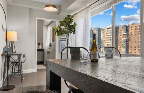 The Sutton - Elevated Minimalist Escape with Free Parking and Metro - Foto 3