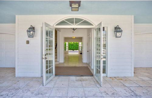Oceanside Manor- Expansive Waterfront Pool Home, 30' Dock - Foto 49