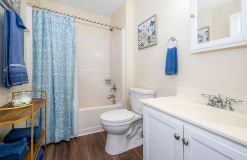 Serine Space - Townhome - King Bed - Duke - Long Term Stays - Foto 9