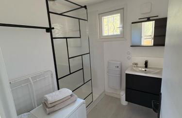 T2 tout confort et moderne, climatisé avec balcon et parking, à 10 min du port et de la plage - Foto 15