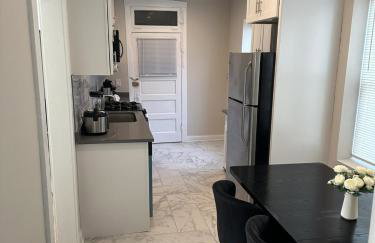 Sleeps 22 • Modern Multi-Unit • Gym • Workspaces - Photo 10