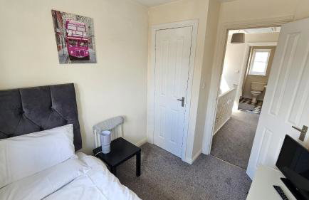 Quiet 3 bed semi with off street parking - Foto 50