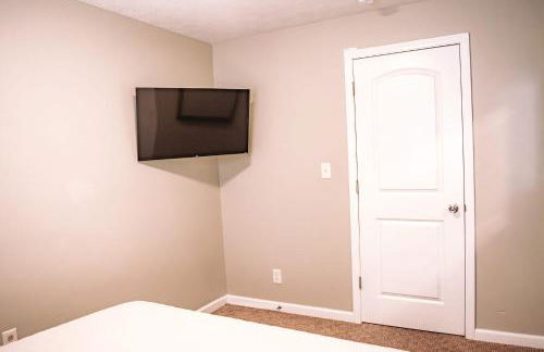 New 4 Bedroom House for Downtown Travelers - Foto 45