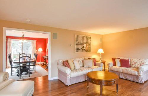 Beautiful Spacious Family Retreat w Pool - Foto 10