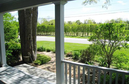 Gorgeous Hamptons Farmhouse - Get the Beach without the Traffic! - Foto 6