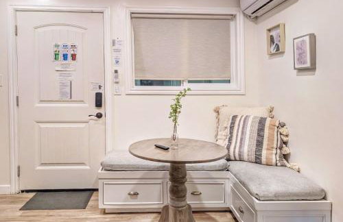 Cozy 2B1B Guest House with Private Entrance and Parking - Foto 25