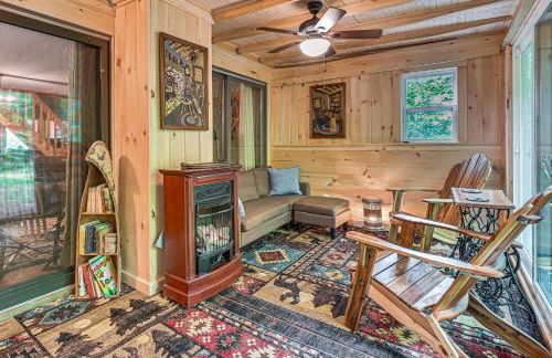 Less Than 8 Mi to Gore Mountain! Family Cottage with Porch - Foto 2