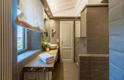 Villa esclusiva nella torre del castello di Tignano tra lusso, storia e natura nel cuore del Chianti - Foto 78