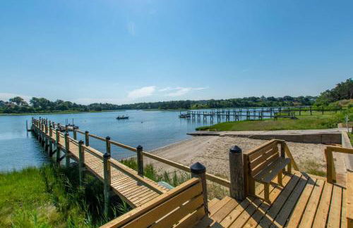 Walk to Water w Stunning Cove Views - Foto 32