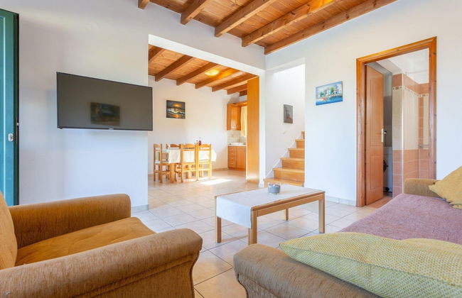 Spiros Beach Villa Large Private Pool Walk to Beach Sea Views A C Wifi Car Not Required - 971 - Foto 38