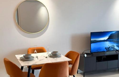 High Floor Modern 1BR Stunning Views Balcony Portable AC Free Parking - Photo 12
