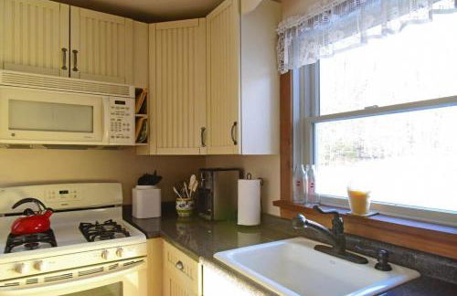 Berkshire Vacation Rentals: Peaceful Post and Beam Loft Sleeps 9 - Foto 9