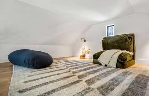 Tiny Home with a Cozy Loft for Quiet Moments - Foto 35