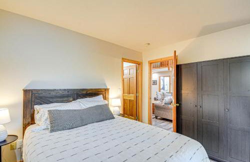 Port Orchard Lakefront Cabin with Fire Pit and Grill! - Foto 11