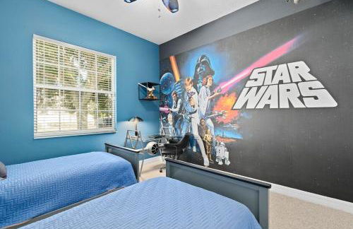 Luxurious 9BR Themed SE Facing Pool Hot Tub Theater Game Room BBQ 2 miles Disney - Foto 2