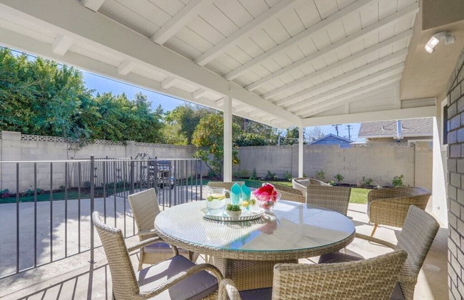 Gorgeous Upgraded 5 Bedroom & 3 Bath Home with pool - Foto 81