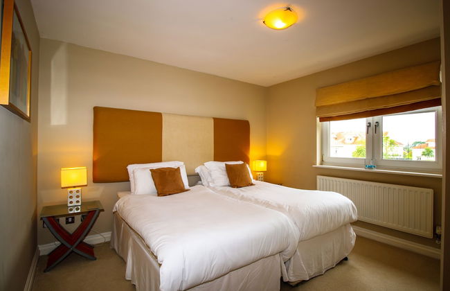 Turnberry Apartments - Photo 17