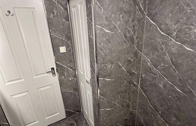 2br-sleeps4-freeparking-wifi-smarttvs - Foto 6