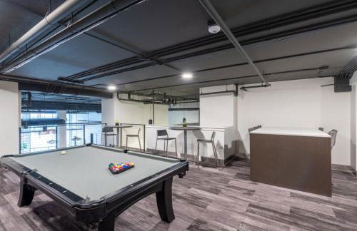 Modern Studio Apt with Rooftop, Gym, and Parking - Foto 6