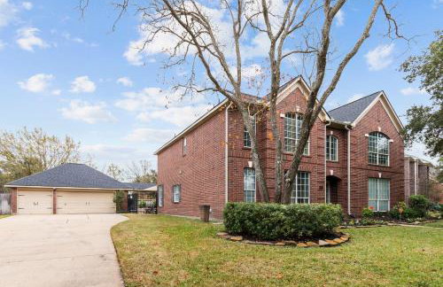 Upscale 4BR Cypress Home w Pool, Hot Tub, Theater, Sleeps 20 - Foto 29