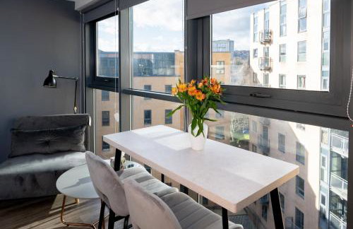 Deluxe City Centre Studio Apartment with Balcony & City Views - FREE WIFI NETFLIX, GYM ACCESS - WESTONE - Photo 37