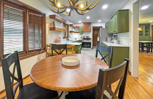 Riverfront Retreat - Right next to the White River - Foto 28