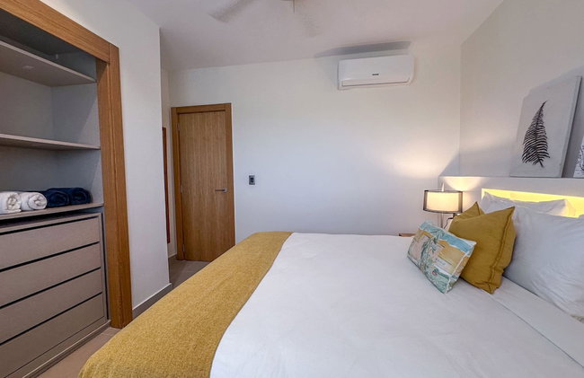 Exclusive Penthouse With Picuzzi Steps From Beach - Foto 13