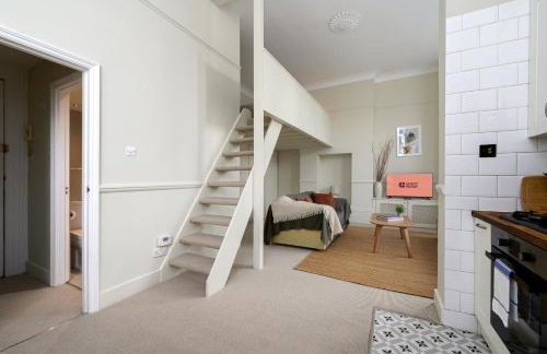GuestReady - Charming Loft Apartment in Chiswick - Foto 19