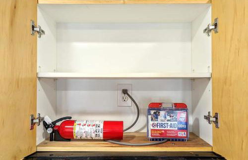 Houston Getaway by Downtown Pool Table Pets - Photo 13