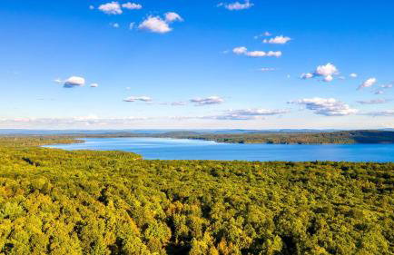 Modern Catskills Escape w Open Living Steam Shower Hot Tub w Mountain Views Minutes from Woodstock Trails Suncliff Vista - Foto 33