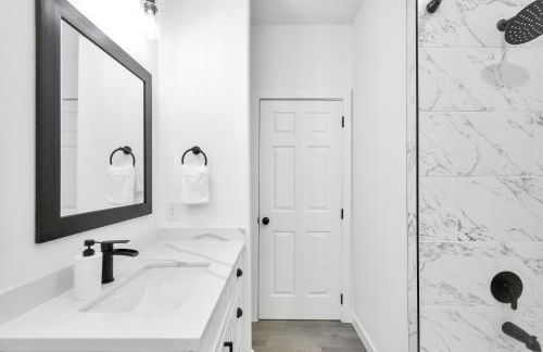 NEW! Grand Luxé Retreat - Modern Luxury - Free Parking - Near Med Center & NRG - Foto 18