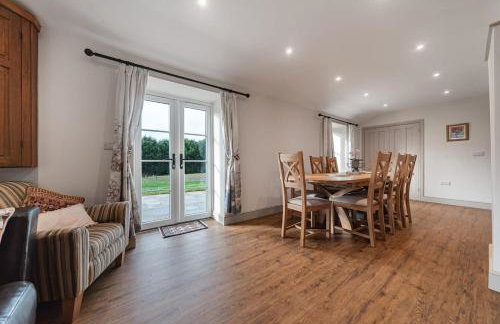 Luxury country oak beamed peaceful retreat - Photo 30