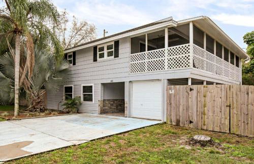 Spacious Retreat Fenced Yard Screened Deck - Photo 39