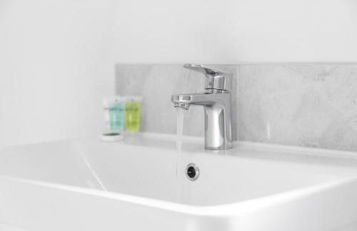 Modern 2 Bed Apartment - Parking - Sleeps 3 - Netflix 27AC - Foto 30