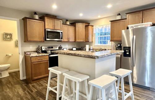 Waterfront Family & Pet Friendly Home with Hot Tub "Sandpiper Shores" - Foto 53