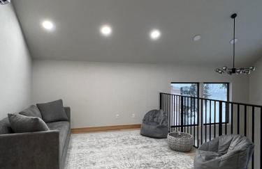 LUXE Hyak Retreat with Sauna, Hot Tub, Game Room, 6BR - Foto 42