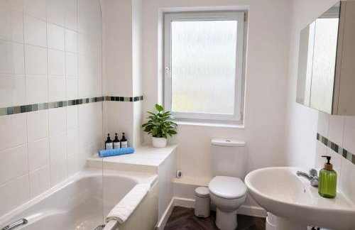 Blueberry Tree Apartment with Free Parking & Near Station - Foto 10