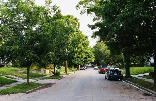 Newly Renovated! Beautiful home with game room. - Foto 55